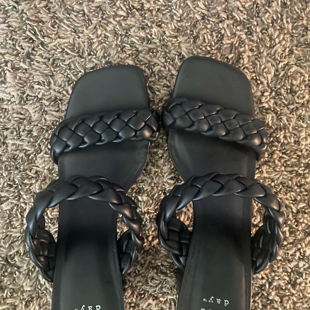 Sandals - Picture 4 of 6